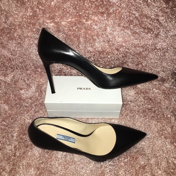 pointy toe pump prada